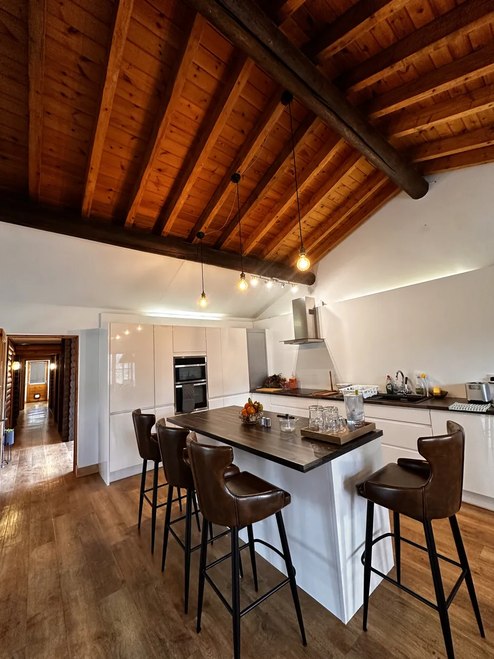 Kitchen breakfast bar with leather stools